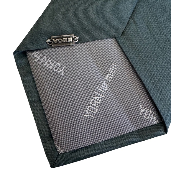Yorn For‎ Men Tie Sage Green Silk Solid Necktie Mens Like New - Picture 3 of 4